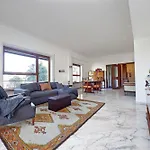 Anastasio Spacious Apartment *